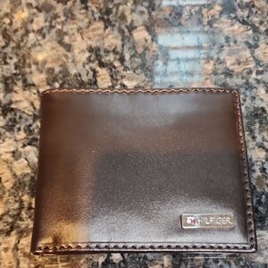 Tommy Hilfiger Brown Leather Wallet NWOT